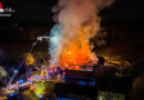 Oö: 18 Feuerwehren bei Vollbrand eines Wirtschaftstrakts in Geretsberg im Einsatz