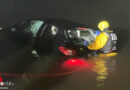 D: Pkw landet in Dresden im Bereich einer Bootsslipstelle in der Elbe