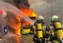 D: Linienbus in Essen lichterloh in Flammen