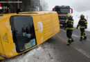 Oö: Pkw bei winterlichen Bedingungen in Ulrichsberg in Seitenlage