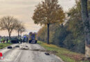 D: Pkw kollidiert bei Moers mit Baum → Lenker aus am Dach liegenden Auto befreit