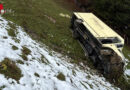 Schweiz: Lenker (22) springt von rund 200 m abrutschenden Lieferwagen ab