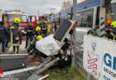 Nö: Pkw prallt auf Bahnübergang gegen WLB-Badner Bahn