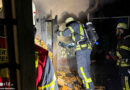 D: Mülltonnen und gestapeltes Holz am Hl. Abend in Brand geraten