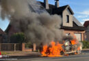 D: Skoda geht während der Fahrt in Minden in Flammen auf