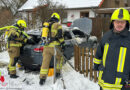 D: Pkw-Brand in Honerdingen mit Schnee gelöscht
