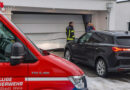 Oö: Sicherungsarbeiten nach Pkw-Kollision mit geschlossenem Garagentor in Wels