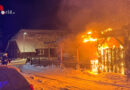 D: Feuer an Carport greift in Aurich auf Elektroautos über