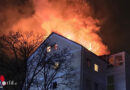 Bayern: Meterhohe Flammen bei Dachstuhlbrand an Mehrfamilienhaus in Augsburg