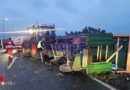 Nö: Großalarm nach Unfall mit Pkw und Traktor mit Faschingsanhänger bei Wilfersdorf