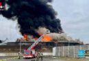 D: Großbrand in holzverarbeitendem Gewerbebetrieb mit massiver Rauchentwicklung in Essen