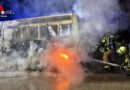 D: Nächtlicher Brand eines Transporters in Neuss