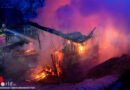 Oö: Gartenhütte neben Wohnhaus in Pregarten in Vollbrand
