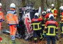 D: Lkw-Arbeitsbühne verunfallt auf der Bundesstraße 205 bei Rickling