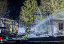 D: Brand von Holzunterstand und Carports in Essen → mehrere Fahrzeuge brennen aus