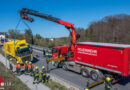 Oö: Lkw-Bergung aus Schräglage auf der B 140 in Grünburg