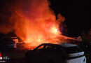 D: Brand mehrerer Fahrzeuge auf Parkplatz in Dresden