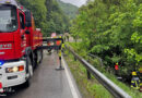 Oö: Pkw von B 130 mit Dach voran in Bach gestürzt