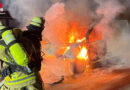 D: Vollbrand eines Kleintransporters in Moers