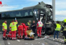 Nö: Kollision zwischen Heeres-Autobus und Sattelschlepper auf der S 33