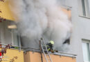 Oö: Ausgedehnter Brand am Balkon eines Mehrparteienhauses in Leonding
