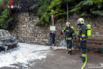 Pkw auf der Langenloiserstraße in Vollbrand