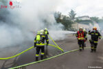 Pkw auf der Langenloiserstraße in Vollbrand